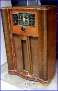 Vintage Zenith Model 10S669 10 Tube Console Radio 1942