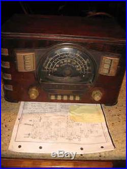 Vintage Zenith Model 7S529, 7-S-529 tube radio