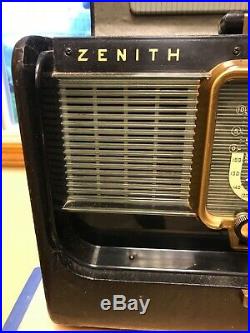 Vintage Zenith Model H500 Trans-Oceanic Portable Radio Good Looking Radio, works