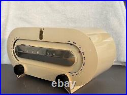 Vintage Zenith Racetrack Tube Radio Model H511
