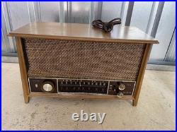 Vintage Zenith S-58040, Model K731 Mid Century Long Distance AM/FM Tube Radio