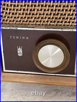 Vintage Zenith S-58040, Model K731 Mid Century Long Distance AM/FM Tube Radio