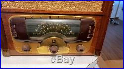 Vintage Zenith Tombstone Radio Model 8H832 Table Top Wood Radio