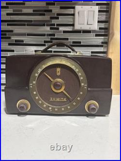Vintage Zenith Tube Radio Trans-Oceanic Style Bakelite Portable Powers On