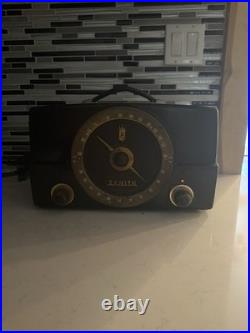 Vintage Zenith Tube Radio Trans-Oceanic Style Bakelite Portable Powers On