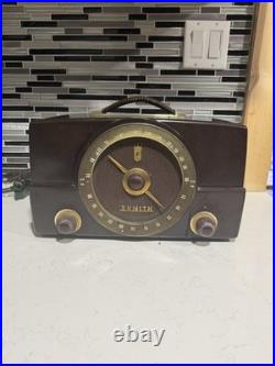 Vintage Zenith Tube Radio Trans-Oceanic Style Bakelite Portable Powers On