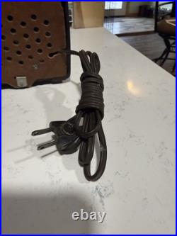 Vintage Zenith Tube Radio Trans-Oceanic Style Bakelite Portable Powers On