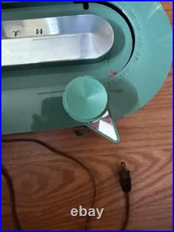 Vintage Zenith Tube radio, Rare Green Race Track. Pilot Lights Up And Radio Work