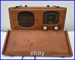 Vintage Zenith Universal AM Tube Radio with Wave Magnet Portable Not Working