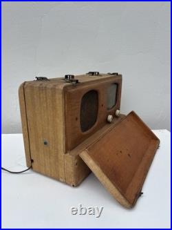 Vintage Zenith Universal AM Tube Radio with Wave Magnet Portable Not Working