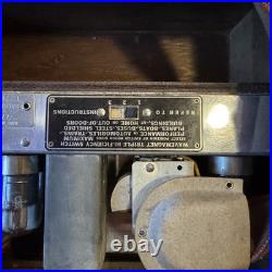 Vintage Zenith Universal AM Tube Radio with Wave Magnet Portable Original Case