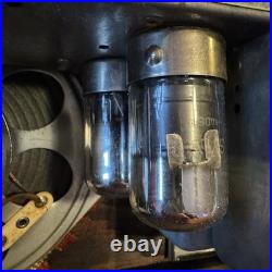 Vintage Zenith Universal AM Tube Radio with Wave Magnet Portable Original Case