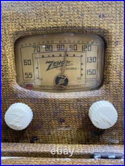 Vintage Zenith Universal Tube Radio WORKS! Powers On /Picked Up Station