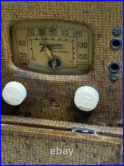 Vintage Zenith Universal Tube Radio WORKS! Powers On /Picked Up Station