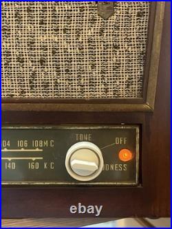 Vintage Zenith Wood Radio Model B730R Great Working Condition (14F)