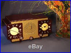 Vintage Zenith Z733 AM/FM Clock Radio in outstanding working condition