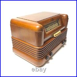 Vintage antique 1942 Philco wood body tube radio 42-350