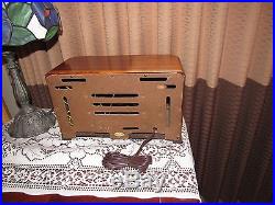 Vintage antique old wood table top tube radio CROSLEY 56TC Excellent