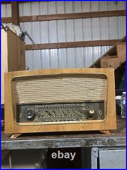 Vintage broadband German tube wooden radio
