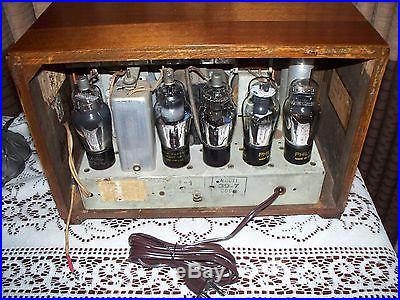 Vintage old antique table top tube radio. Philco Model 39-7 Fresh Restoration