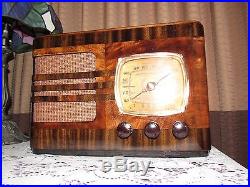 Vintage old wood antique table top tube radio 1937 Enerson model 131 Beautiful