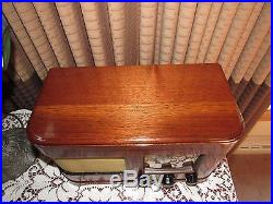 Vintage old wood antique table top tube radio CROSLEY 56TN A Must See