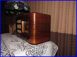 Vintage old wood antique table top tube radio CROSLEY model 52-TF WOW
