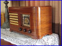 Vintage old wood antique table top tube radio Crosley 56 TC (1945)