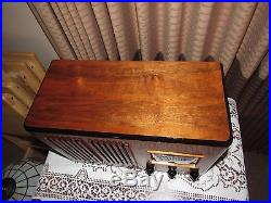 Vintage old wood antique table top tube radio Emerson mdl DM 331 Beautiful