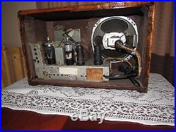Vintage old wood antique table top tube radio Emerson mdl DM 331 Beautiful