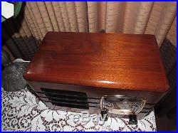 Vintage old wood antique table top tube radio Emerson model A-130