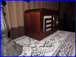 Vintage old wood antique table top tube radio FADA model 352! Excellent