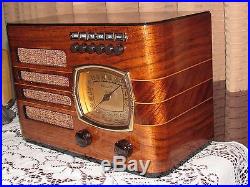 Vintage old wood antique table top tube radio PHILCO model 39-7 A Beauty