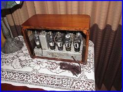Vintage old wood antique table top tube radio PHILCO model 39-7 A Beauty