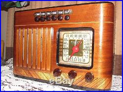 Vintage old wood antique table top tube radio PHILCO model 40-125 Stunning Radio