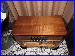 Vintage old wood antique table top tube radio PHILCO model 41-225 (!)