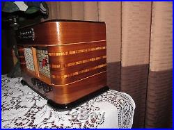 Vintage old wood antique table top tube radio PHILCO model 41-225 (!)