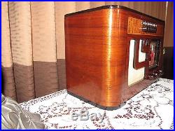 Vintage old wood antique table top tube radio, Philco Model 40-124