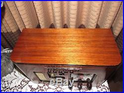 Vintage old wood antique table top tube radio, Philco Model 40-124