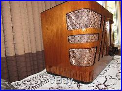 Vintage old wood antique table top tube radio Philco model 38-12 A real beauty