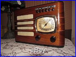 Vintage old wood antique table top tube radio Philco model 39-7T Excellent