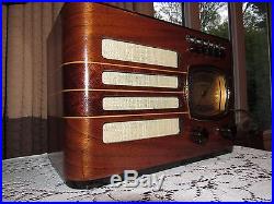 Vintage old wood antique table top tube radio Philco model 39-7T Excellent