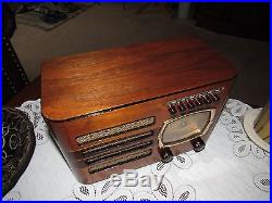 Vintage old wood antique table top tube radio Philco model 39-7 Super Nice