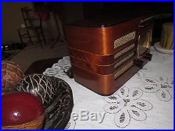Vintage old wood antique table top tube radio Philco model 39-7 Super Nice