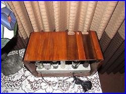 Vintage old wood antique table top tube radio RCA