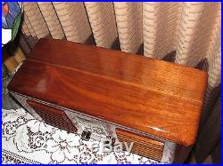 Vintage old wood antique table top tube radio RCA Model 55X
