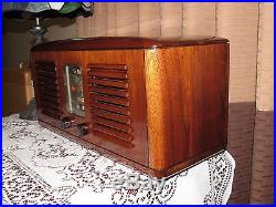 Vintage old wood antique table top tube radio RCA Model 55X