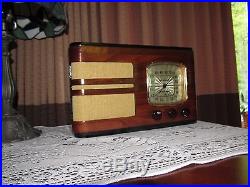 Vintage old wood antique table top tube radio RCA model 85T1