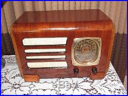 Vintage ols wood antique table top tube radio DeWald model 633