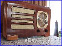 Vintage ols wood antique table top tube radio DeWald model 633